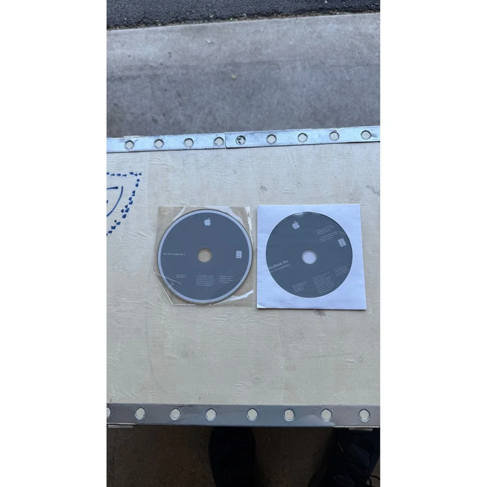 Apple MacBook Pro Mac OS X Install Disc 1 & 2 Set‎ 10.4.6